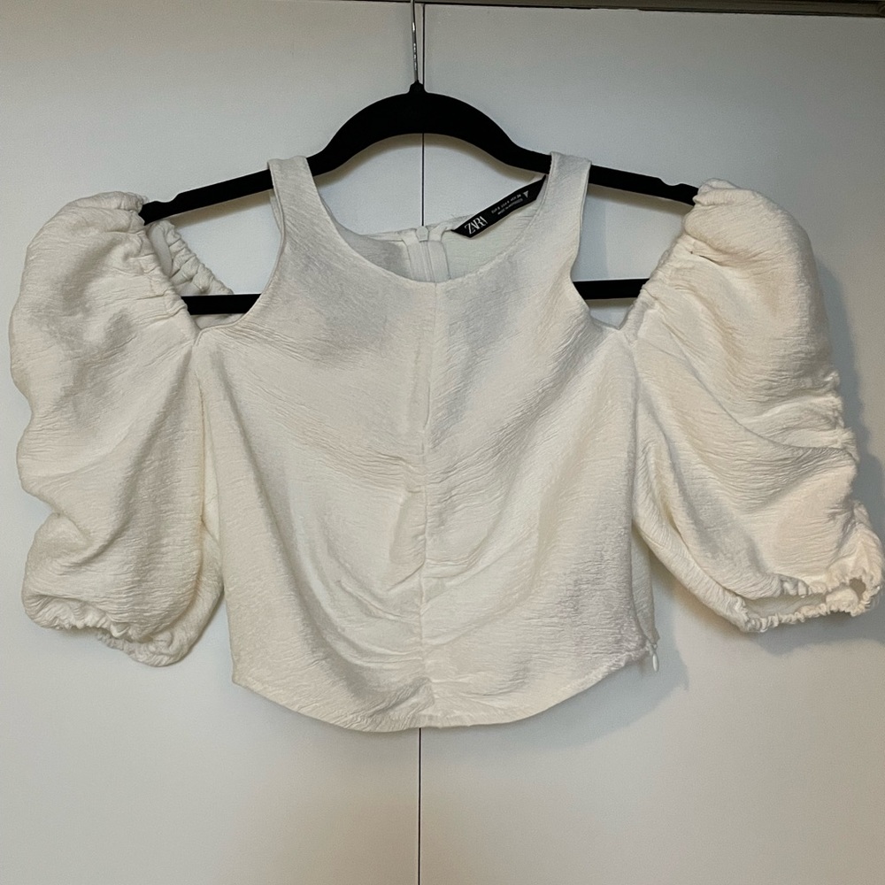 Zara Off Whitr Cold shoulder Crop Top